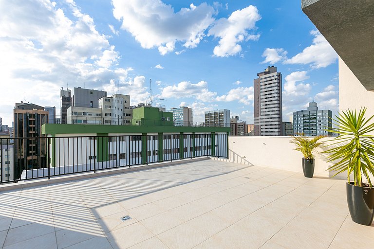 Studio Industrial com Sacada no Centro de Curitiba - Próximo