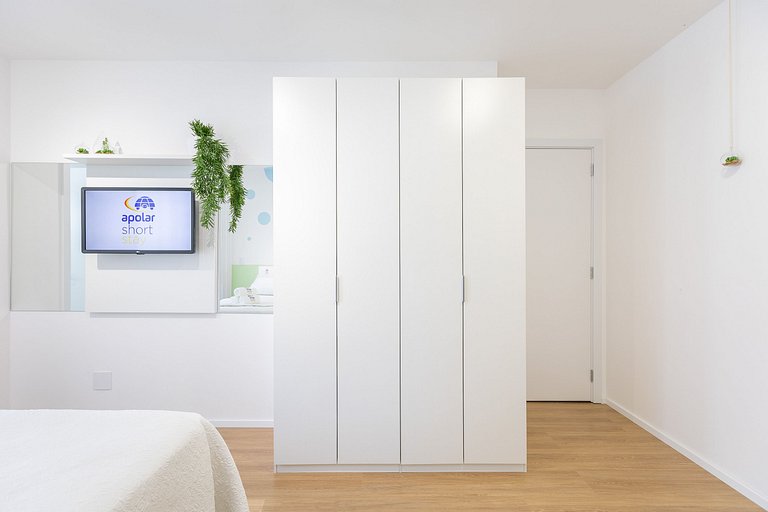 Studio Espaçoso com Sacada no Centro | Próximo ao Shopping I