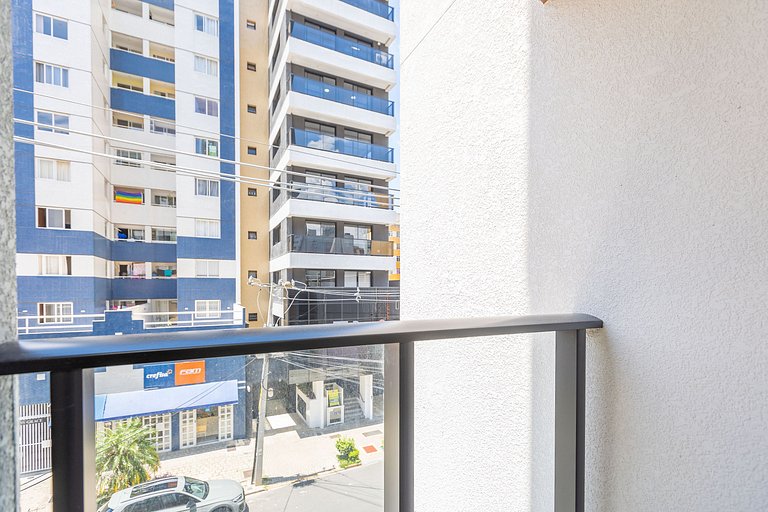 Studio Espaçoso com Sacada no Centro | Próximo ao Shopping I