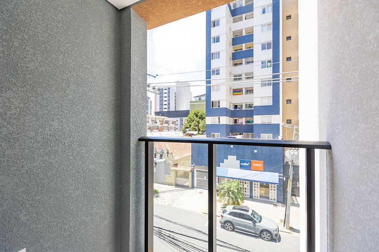 Studio Espaçoso com Sacada no Centro | Próximo ao Shopping I