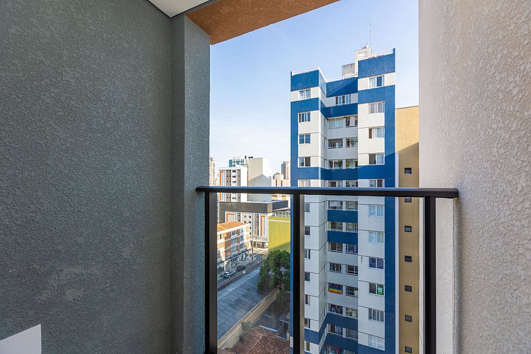 Studio com sacada no centro - Próximo ao Shopping Itália