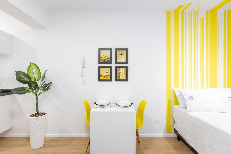 Studio com sacada no centro - Próximo ao Shopping Itália