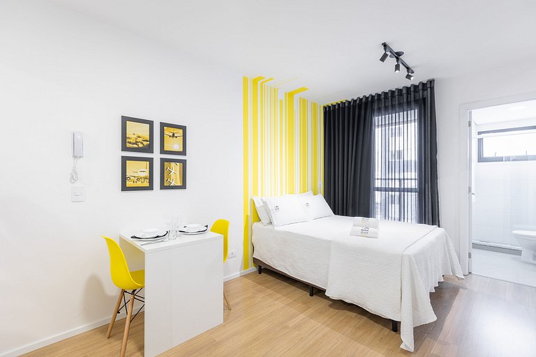 Studio com sacada no centro - Próximo ao Shopping Itália