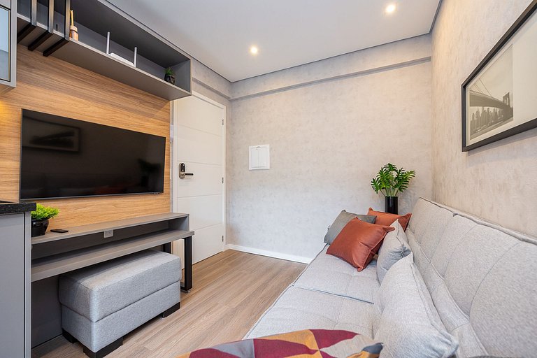 Apartamento com sacada no centro, próximo ao mercado municip