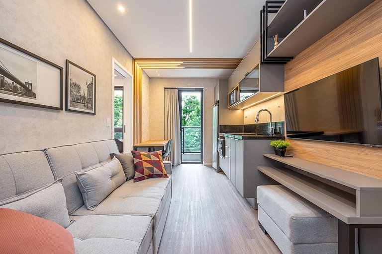 Apartamento com sacada no centro, próximo ao mercado municip