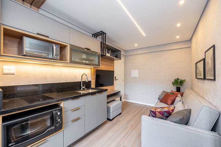 Apartamento com sacada no centro, próximo ao mercado municip