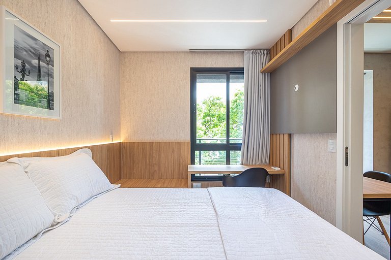 Apartamento com sacada no centro, próximo ao mercado municip