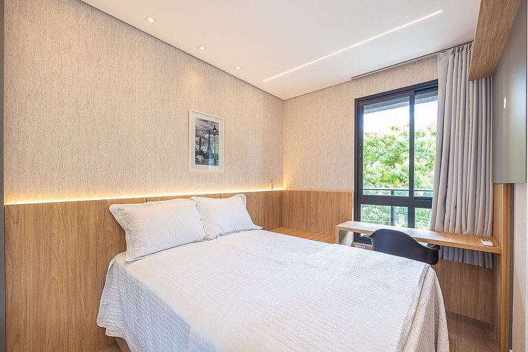 Apartamento com sacada no centro, próximo ao mercado municip