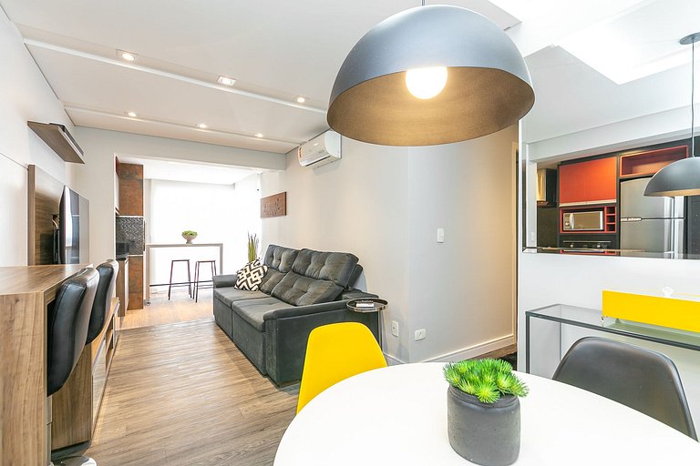 Apartamento com sacada e churrasqueira no Bigorrilho