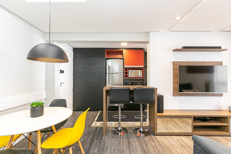 Apartamento com sacada e churrasqueira no Bigorrilho