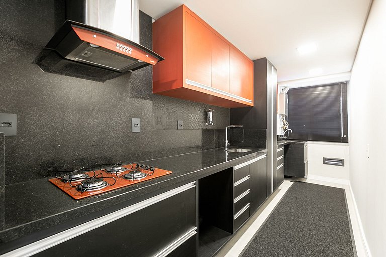 Apartamento com sacada e churrasqueira no Bigorrilho