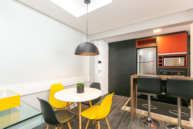 Apartamento com sacada e churrasqueira no Bigorrilho