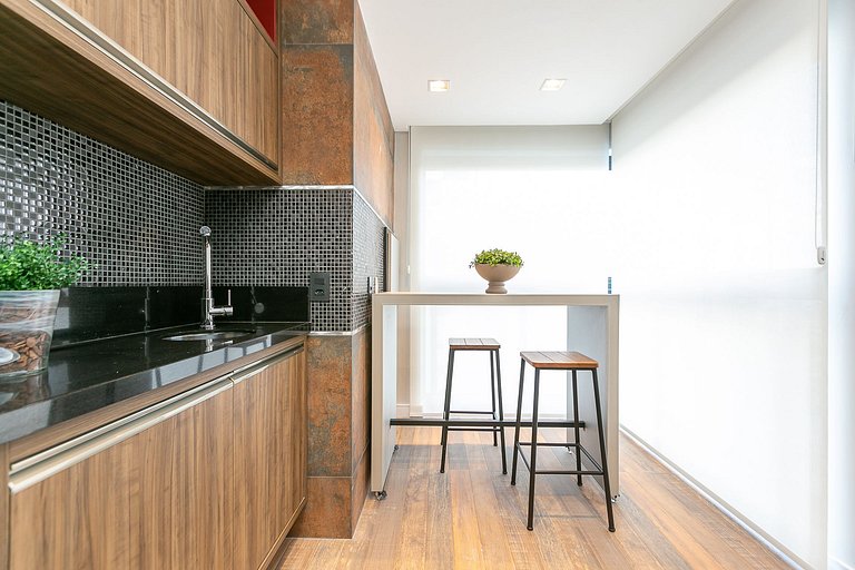 Apartamento com sacada e churrasqueira no Bigorrilho