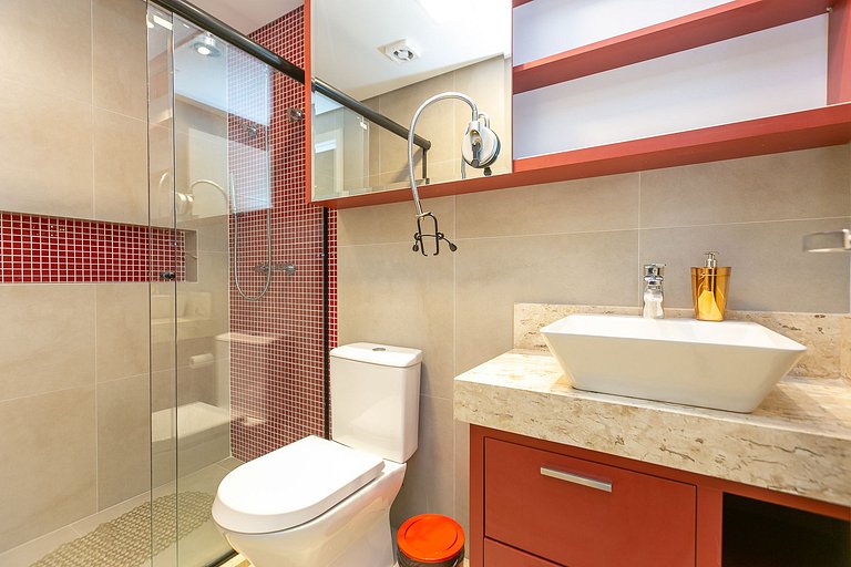 Apartamento com sacada e churrasqueira no Bigorrilho