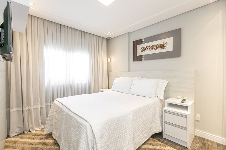 Apartamento com sacada e churrasqueira no Bigorrilho
