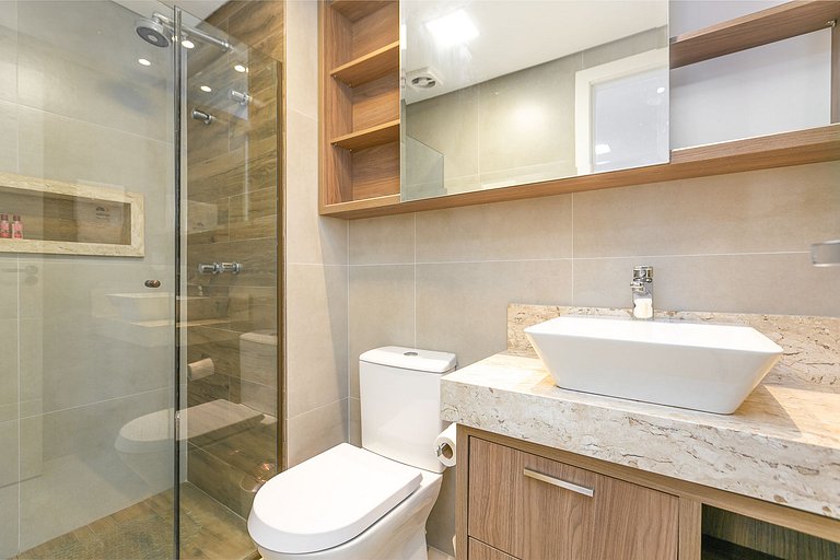 Apartamento com sacada e churrasqueira no Bigorrilho