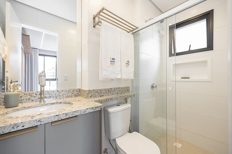 Apartamento com Sacada no Centro, próximo ao mercado municip