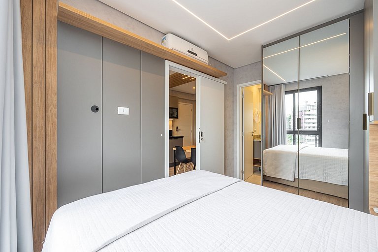 Apartamento com Sacada no Centro, próximo ao mercado municip