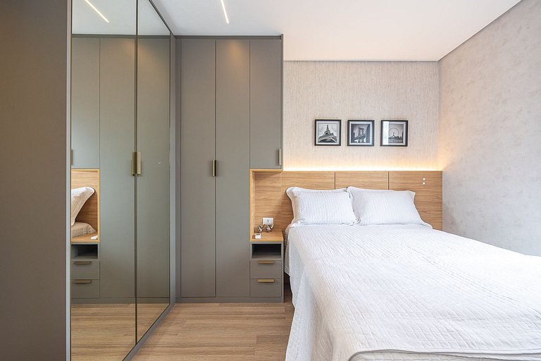 Apartamento com Sacada no Centro, próximo ao mercado municip