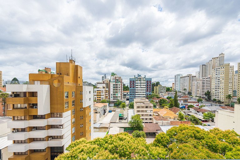 Apartamento com Sacada no Centro, próximo ao mercado municip