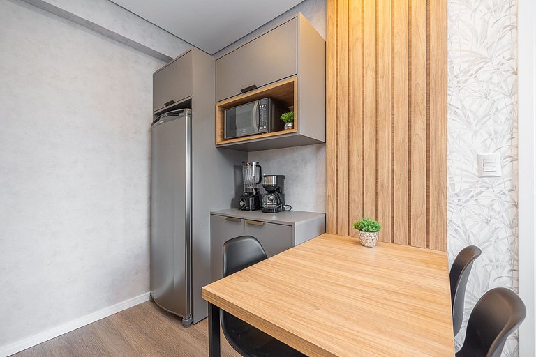 Apartamento com Sacada no Centro, próximo ao mercado municip