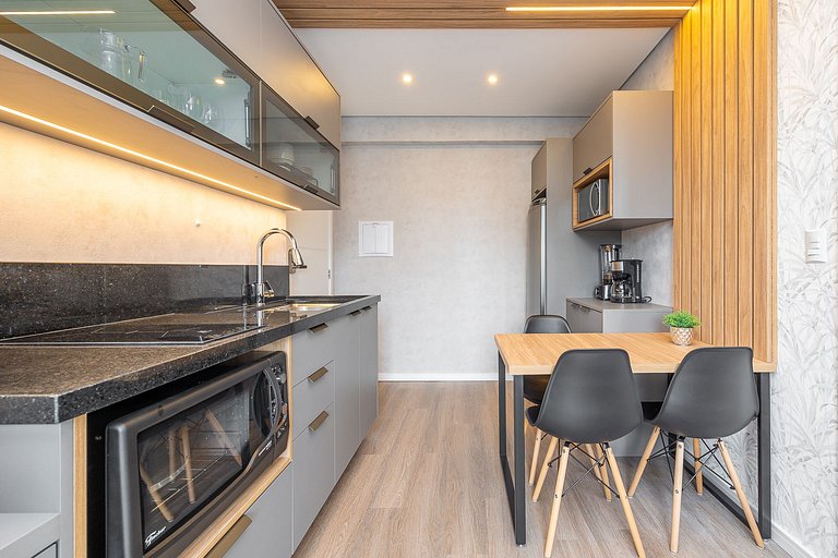 Apartamento com Sacada no Centro, próximo ao mercado municip