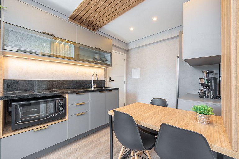 Apartamento com Sacada no Centro, próximo ao mercado municip