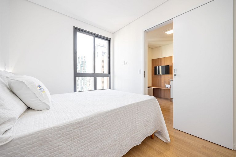 Apartamento com sacada no centro, próximo ao mercado municip