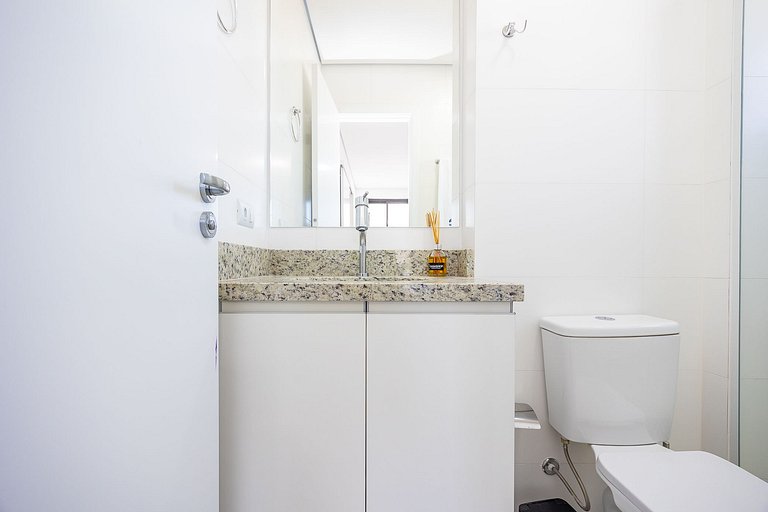 Apartamento com sacada no centro, próximo ao mercado municip