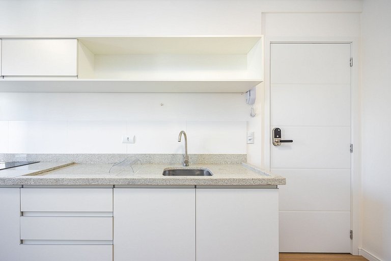 Apartamento com sacada no centro, próximo ao mercado municip
