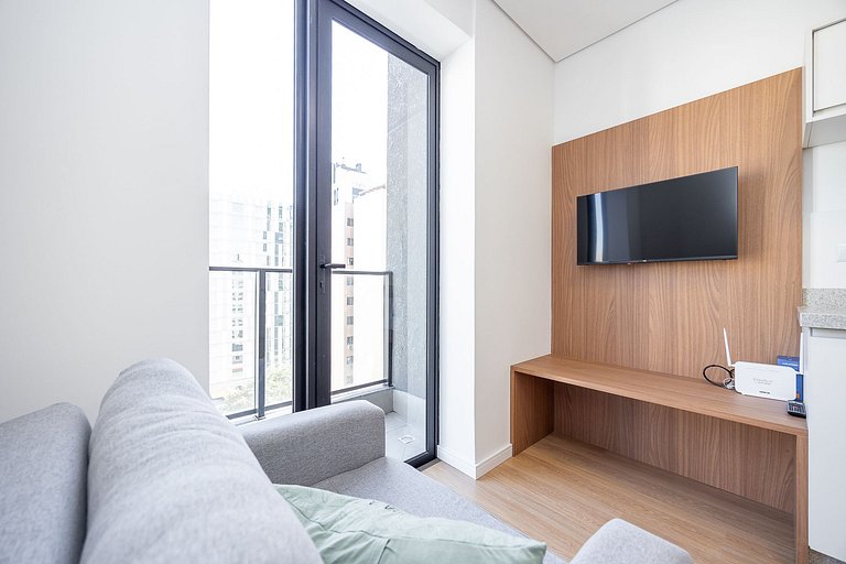Apartamento com sacada no centro, próximo ao mercado municip