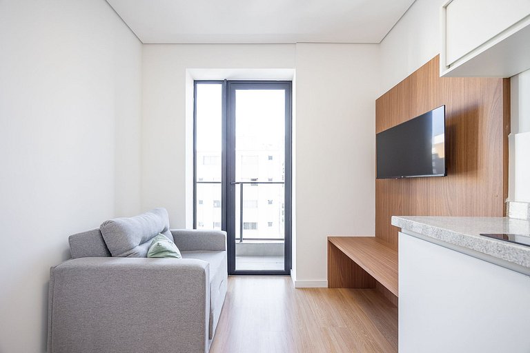 Apartamento com sacada no centro, próximo ao mercado municip
