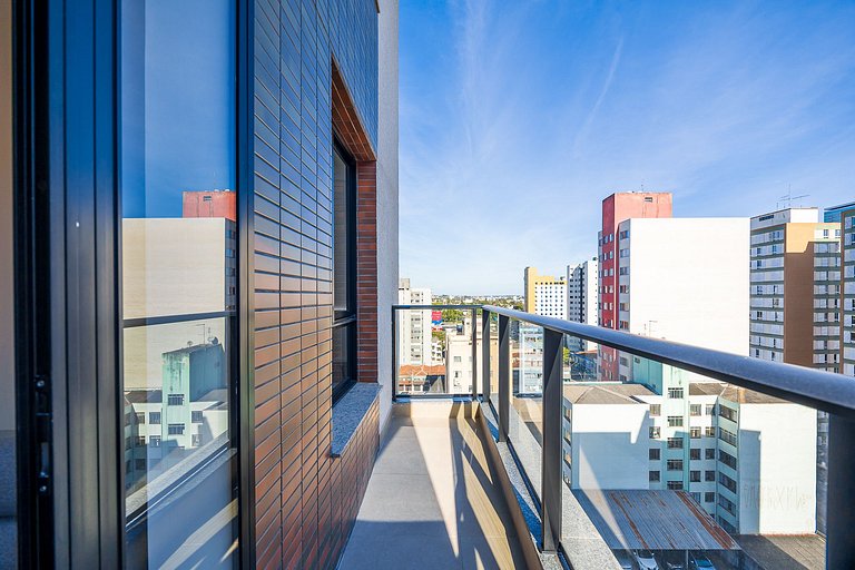 Apartamento com sacada no centro, próximo ao mercado municip