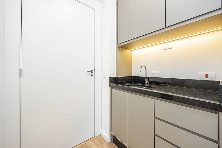 Apartamento finamente decorado no Novo Mundo l Prox. ao Shop