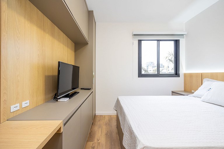 Apartamento finamente decorado no Novo Mundo l Prox. ao Shop