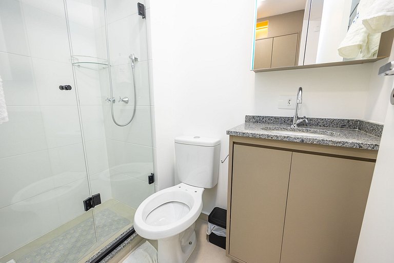 Apartamento finamente decorado no Novo Mundo l Prox. ao Shop
