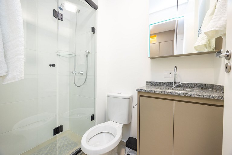 Apartamento finamente decorado no Novo Mundo l Prox. ao Shop