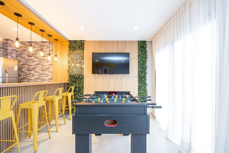 Apartamento finamente decorado no Novo Mundo l Prox. ao Shop
