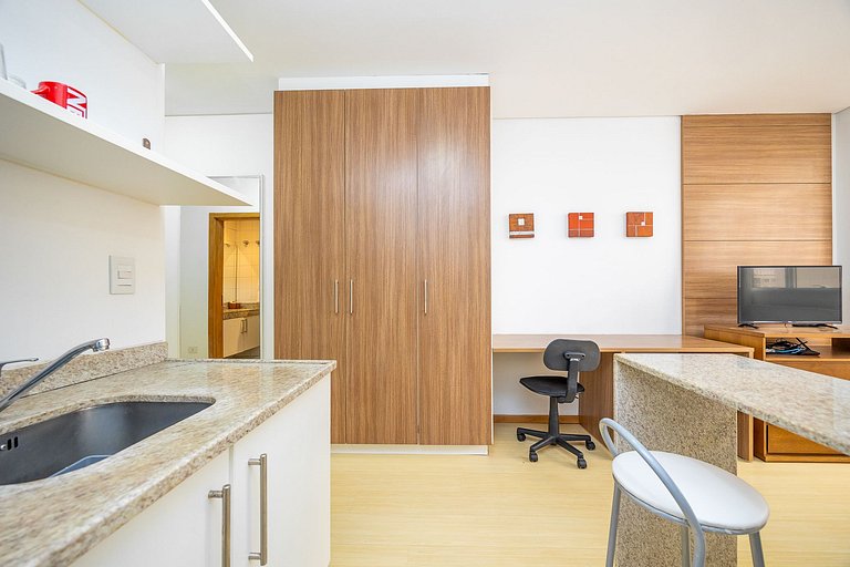 Apartamento finamente decorado, no Centro de Curitiba, até 2