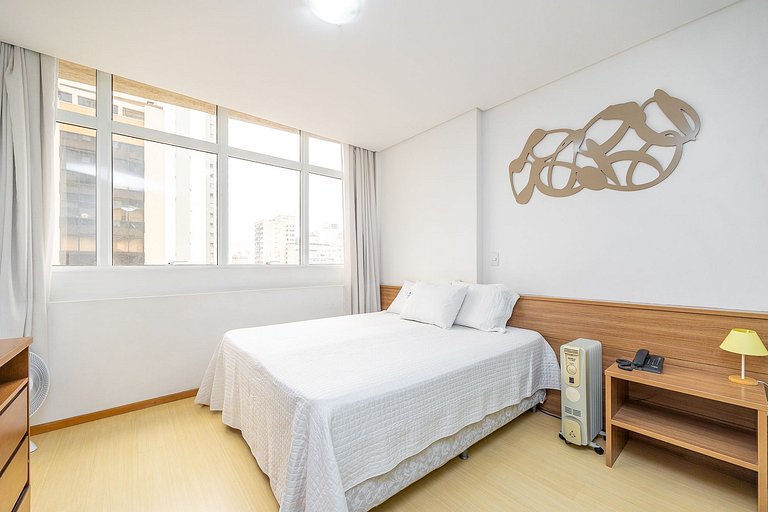 Apartamento finamente decorado, no Centro de Curitiba, até 2