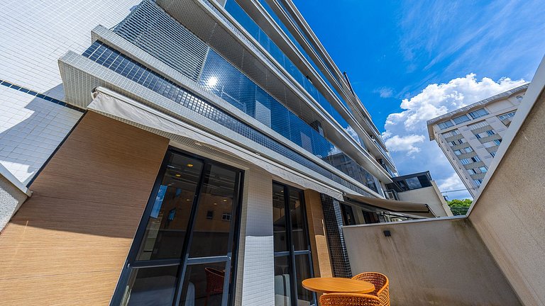 Apartamento 1 quarto mobiliado no Batel com vaga e excelente