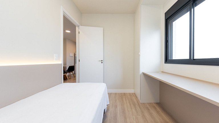 Apartamento 2 Quartos Finamente Decorado no Hauer – Completo