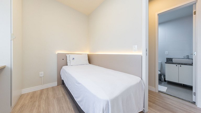 Apartamento 2 Quartos Finamente Decorado no Hauer – Completo