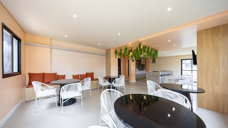 Apartamento 2 Quartos Finamente Decorado no Hauer – Completo