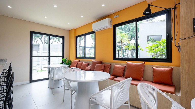 Apartamento 2 Quartos Finamente Decorado no Hauer – Completo