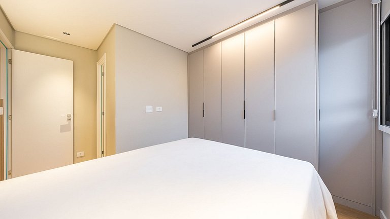 Apartamento 2 Quartos Mobiliado no 21º Andar com Piscina e G