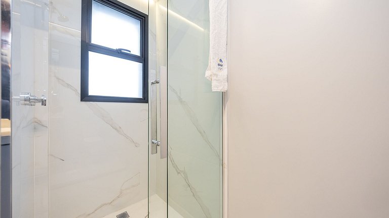 Apartamento 2 Quartos Mobiliado no 21º Andar com Piscina e G