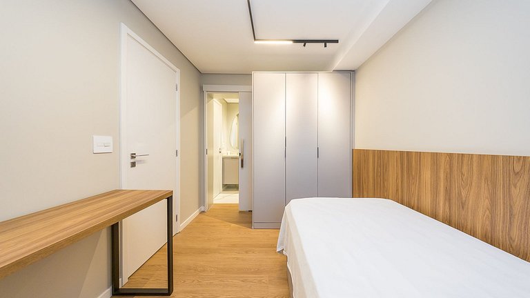 Apartamento 2 Quartos Mobiliado no 21º Andar com Piscina e G