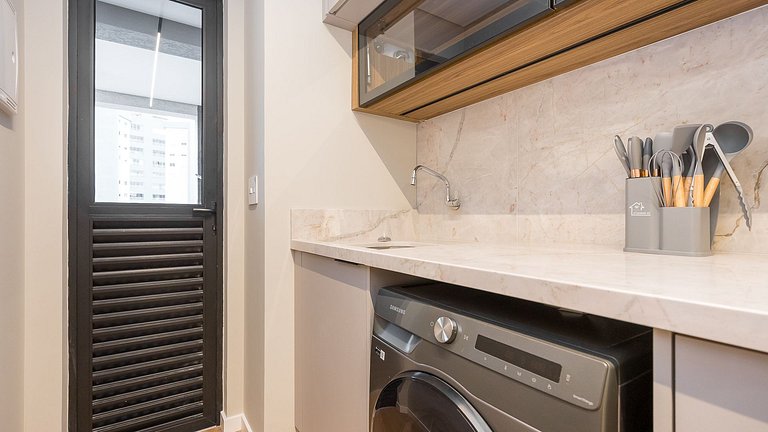 Apartamento 2 Quartos Mobiliado no 21º Andar com Piscina e G